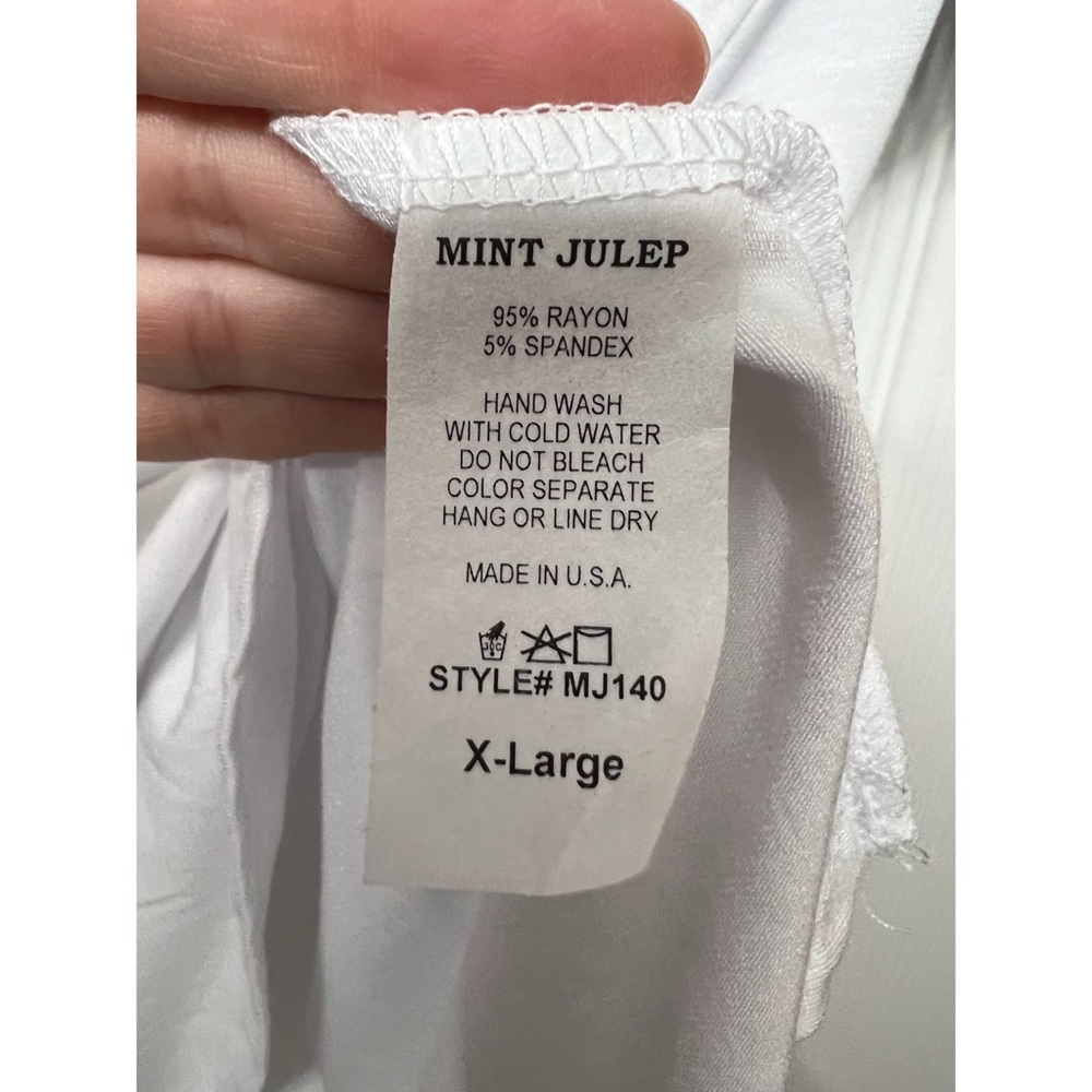 Nwot The Mint Julep Boutique White Scoop Neck Basic Stretchy Tee View 6